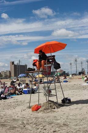 A shortage of lifeguards again this summer means Manhattanites trying to cool off along the 14 miles of NYC beaches may find fewer spots open for swimming. Photo: Ryan Davis/Wikimedia Commons