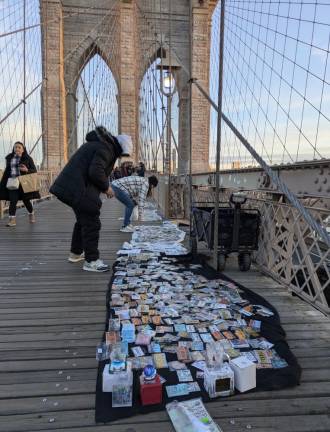 Dozens of Illegal Vendors— &amp; One Giant Ape—Reclaim Brooklyn Bridge from City