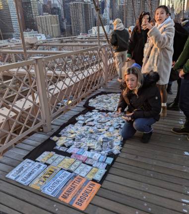 Dozens of Illegal Vendors— &amp; One Giant Ape—Reclaim Brooklyn Bridge from City