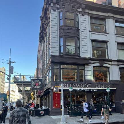 The Hollywood Diner, a neighborhood icon on 6th Ave. and W. 16th St., has reopened after a two-alarm fire forced it to close for two months ago.