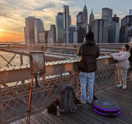 Dozens of Illegal Vendors— &amp; One Giant Ape—Reclaim Brooklyn Bridge from City