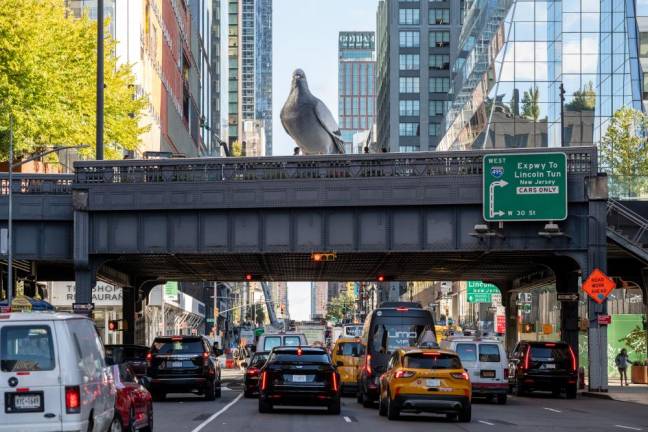 The sclulpture of a giant pigeon entitled “Dinosaur” by artist Iván Argote will be on display by the High Line Plinth commission from October until Spring 2026.