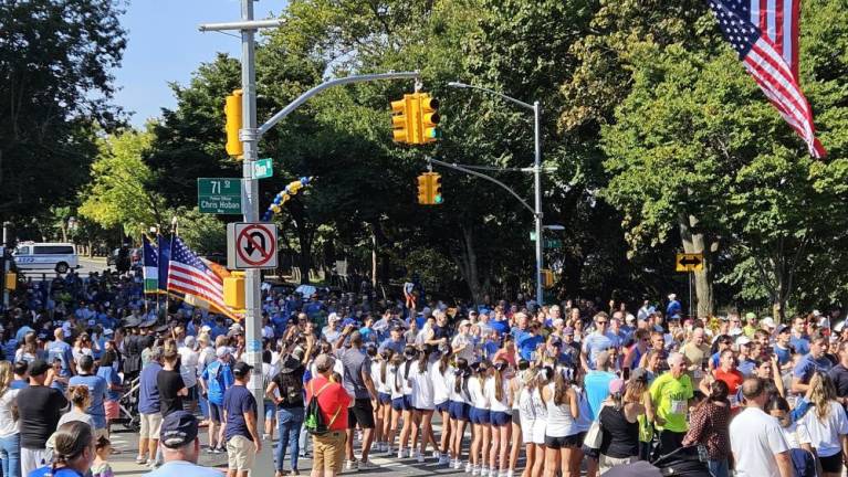 The start of the Hoban Run, with 5 Mile and 5K participants going off at the same time.